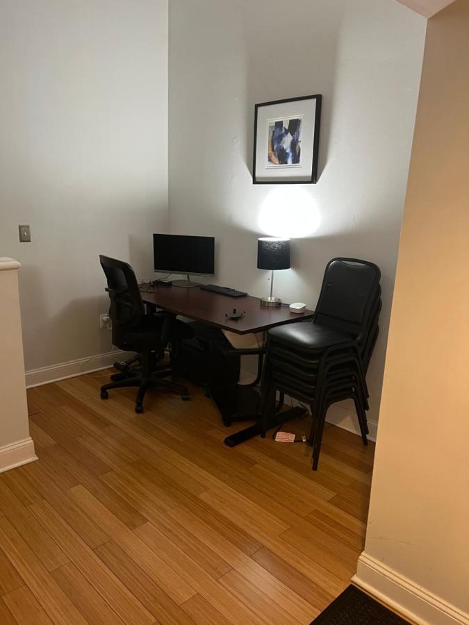 Full Loft Near Omni *
